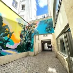 Deux Appartements Lumineux Situes Dans Le Quartier Historique De La Rue Du Bac