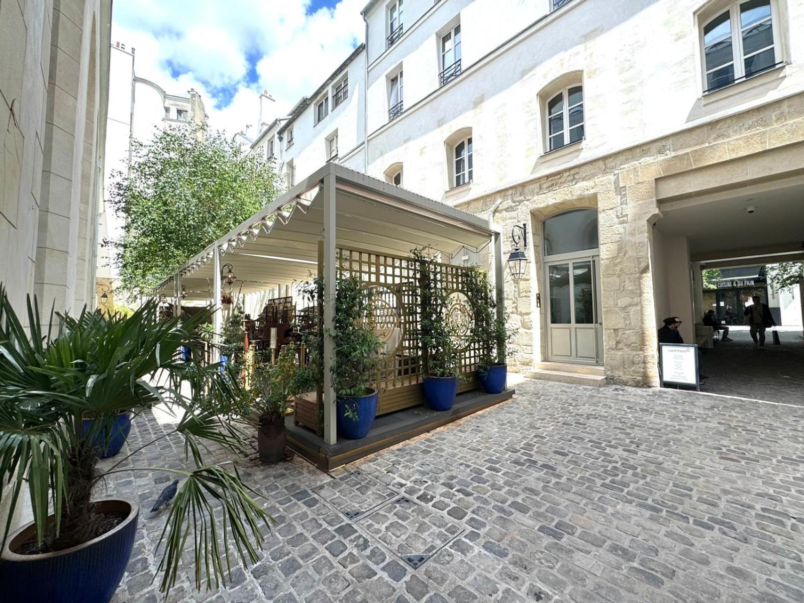 Deux Lumineux Situes Dans Le Quartier Historique De La Rue Du Bac Apartment Paris