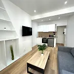 Deux Appartements Lumineux Situes Dans Le Quartier Historique De La Rue Du Bac